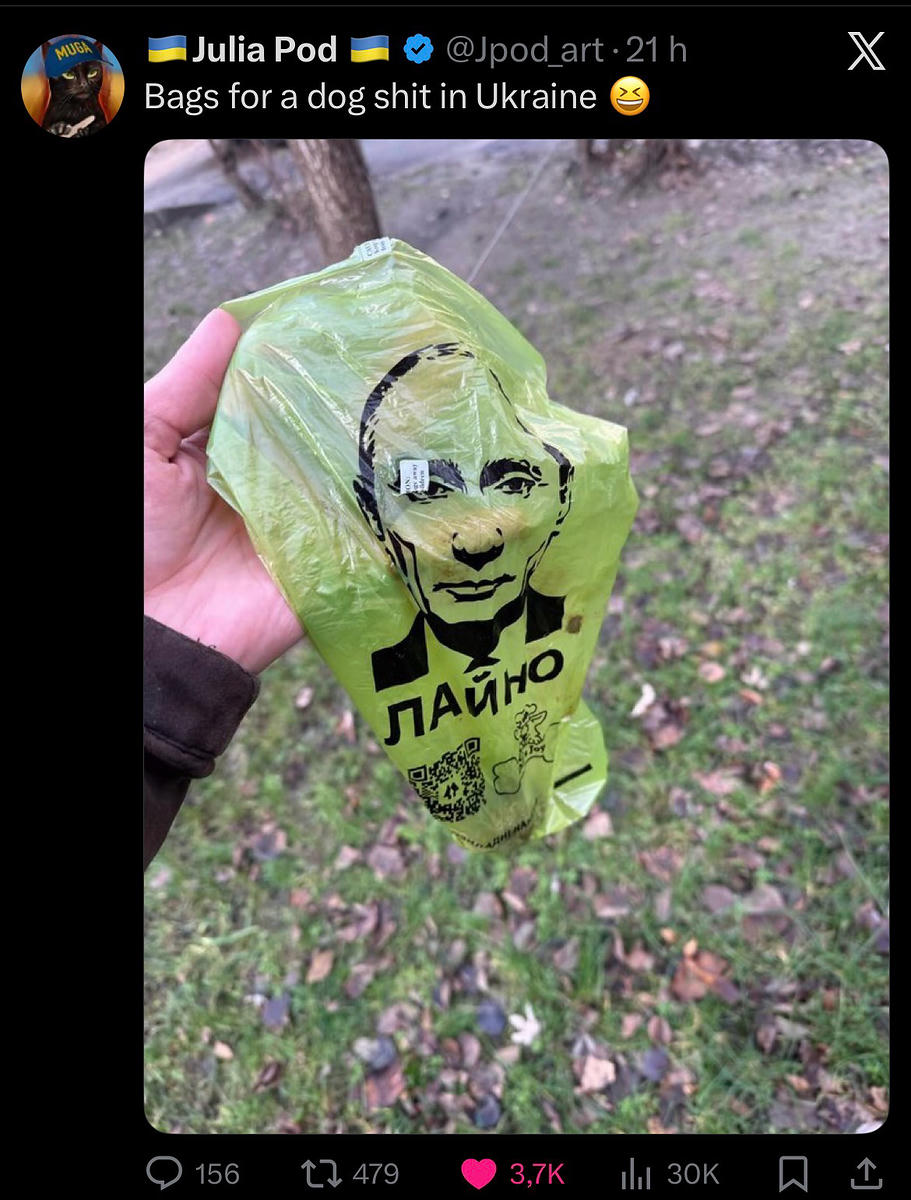 Putin na pytli na psí exkrementy s nápisem "lejno"